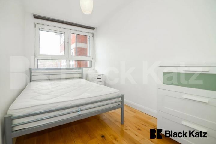 Beautiful apartment  925 Sq.Ft. with two bathrooms & balcony  Bullen Street, Battersea Park